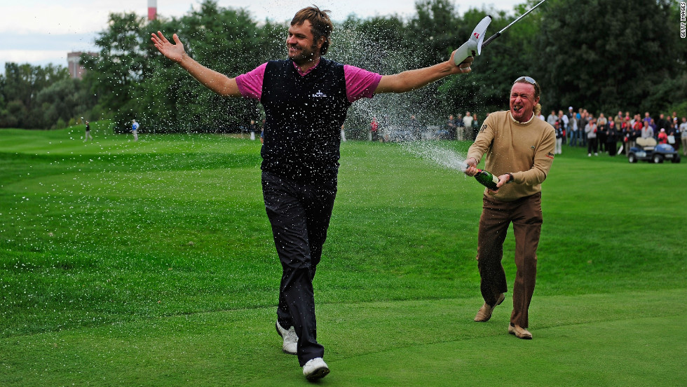 Jimenez sprays Jose Manuel Lara of Spain with champagne after his compatriot wins the 2010 Austrian Open.