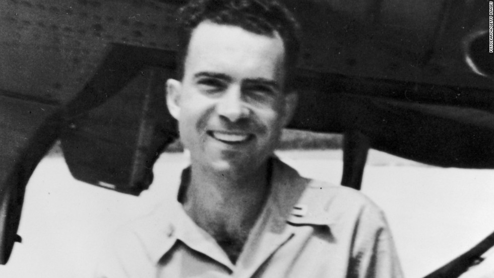 During World War II, Nixon served as a lieutenant commander in the Navy.