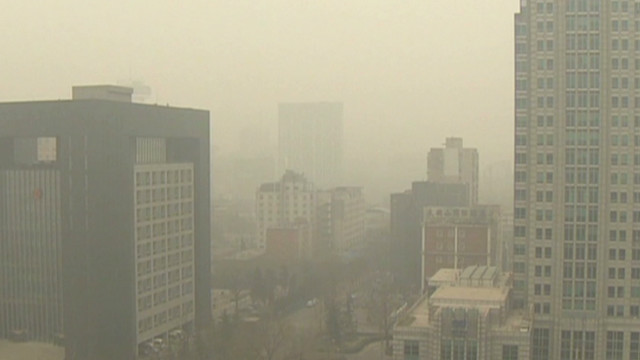 Dangerous smog blankets Beijing 