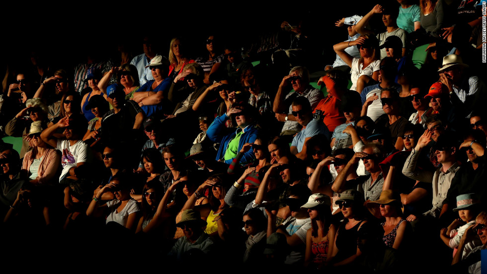 The crowd watches the January 14 match between Australia&#39;s Lleyton Hewitt and Serbia&#39;s Janko Tipsarevic.