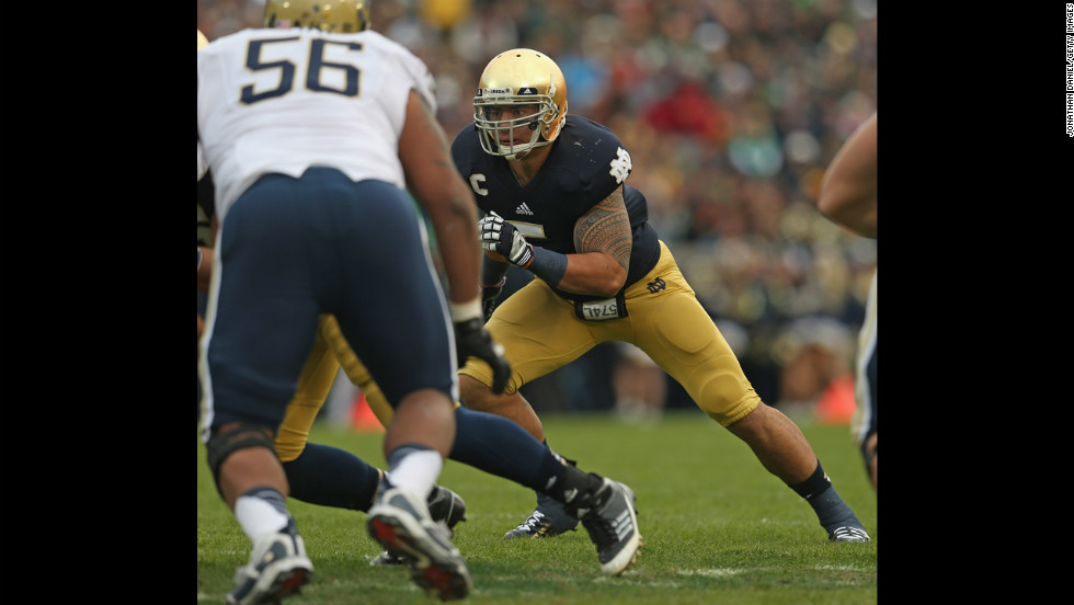 Te&#39;o makes a play against the Pittsburgh Panthers at Notre Dame Stadium on November 3, 2012.
