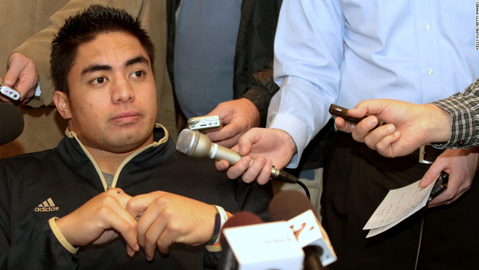 Te&#39;o, a Heisman Trophy finalist, answers questions from reporters during an informal news gathering at the Marriott Marquis Hotel on December 7, 2012, in New York City a day before the presentation of the winner. 