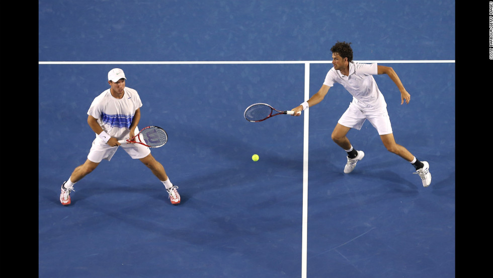 Robin Haase plays a forehand in Saturday&#39;s doubles match against the Bryan brothers.