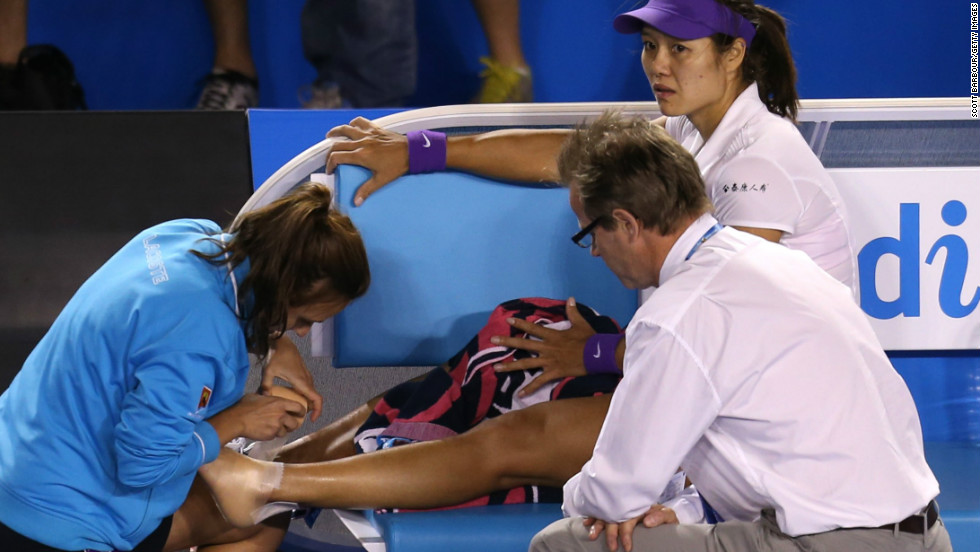 Li, the first Asian to win a women&#39;s singles grand slam title when she triumphed at the 2011 French Open, needed to have her foot strapped up after twisting her ankle at 3-1 down in the second set. 