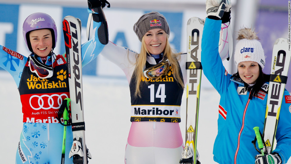 Lindsey Vonn (center) won her 59th World Cup race in Slovenia, heading off overall leader Tina Maze (left) and Austria&#39;s Anna Fenninger.