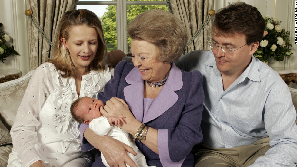 Beatrix, Friso and Mabel pose at the Palace Huis ten Bosch with the couple&#39;s new baby, countess Luana, on April 24, 2005.