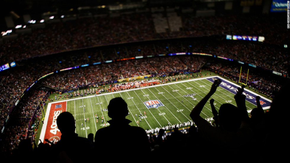 San Francisco 49ers wide receiver Michael Crabtree (R) fails to hold onto a  pass against Baltimore Ravens cornerback Corey Graham during the third  quarter of Super Bowl XLVII at the Mercedes-Benz Superdome