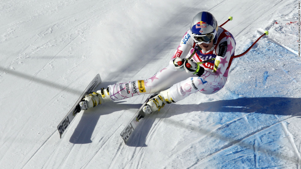 Vonn sprays powder during the Audi FIS Alpine Ski World Cup women&#39;s downhill on January 19, 2013, in Cortina D&#39;ampezzo, Italy. She took first place.