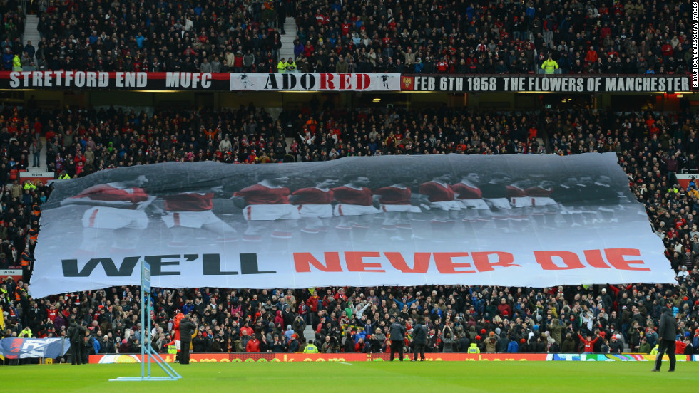 Before the match, United fans held aloft a banner honoring the victims of the 1958 Munich Air Disaster,which killed eight of the club&#39;s players among 23 dead.