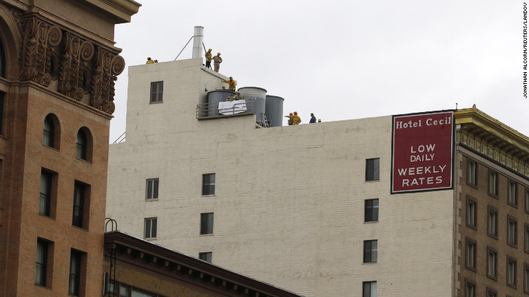 Cecil Hotel Los Angeles 2020 / Tiktoker Captures Ghostly Encounter At