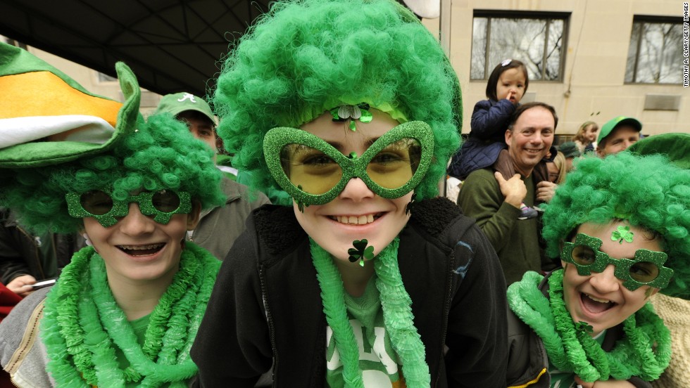 Although &lt;a href=&quot;http://www.religionfacts.com/christianity/holidays/st_patricks_day.htm&quot; target=&quot;_blank&quot;&gt;Irish people traditionally wear shamrocks and the colors of the Irish flag&lt;/a&gt; (green, white and orange) on St. Patrick&#39;s Day, the rest of the world has embraced wearing green. 