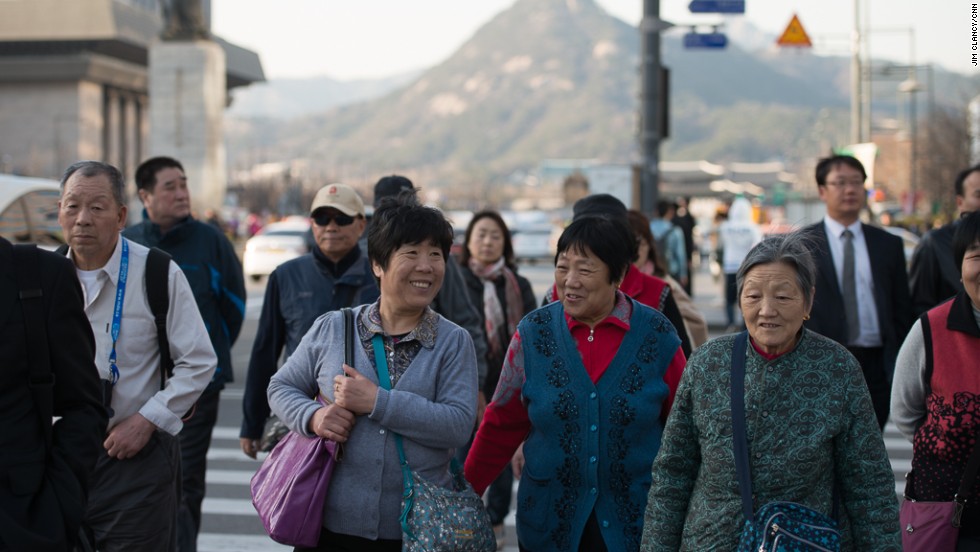 Seoul&#39;s residents in the downtown business district of Gwang Hwa Moon are focused on daily life, not the threat from the north.