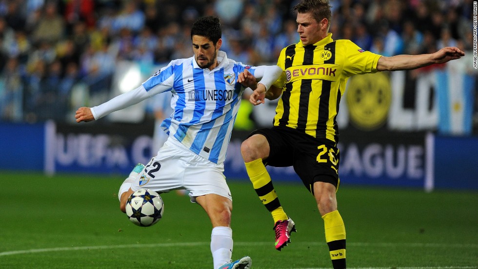 Dortmund&#39;s Lukasz Piszczek had his hands full up against Malaga&#39;s talented midfielder Isco in a hard-fought affair in Spain. Malaga, which is playing in the competition for the first time in its history, was given a rough ride by the German side.