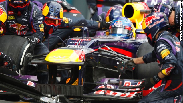 The Red Bull pit crew, pictured here working on Sebastian Vettel&#39;s car, set the record in Malaysia.