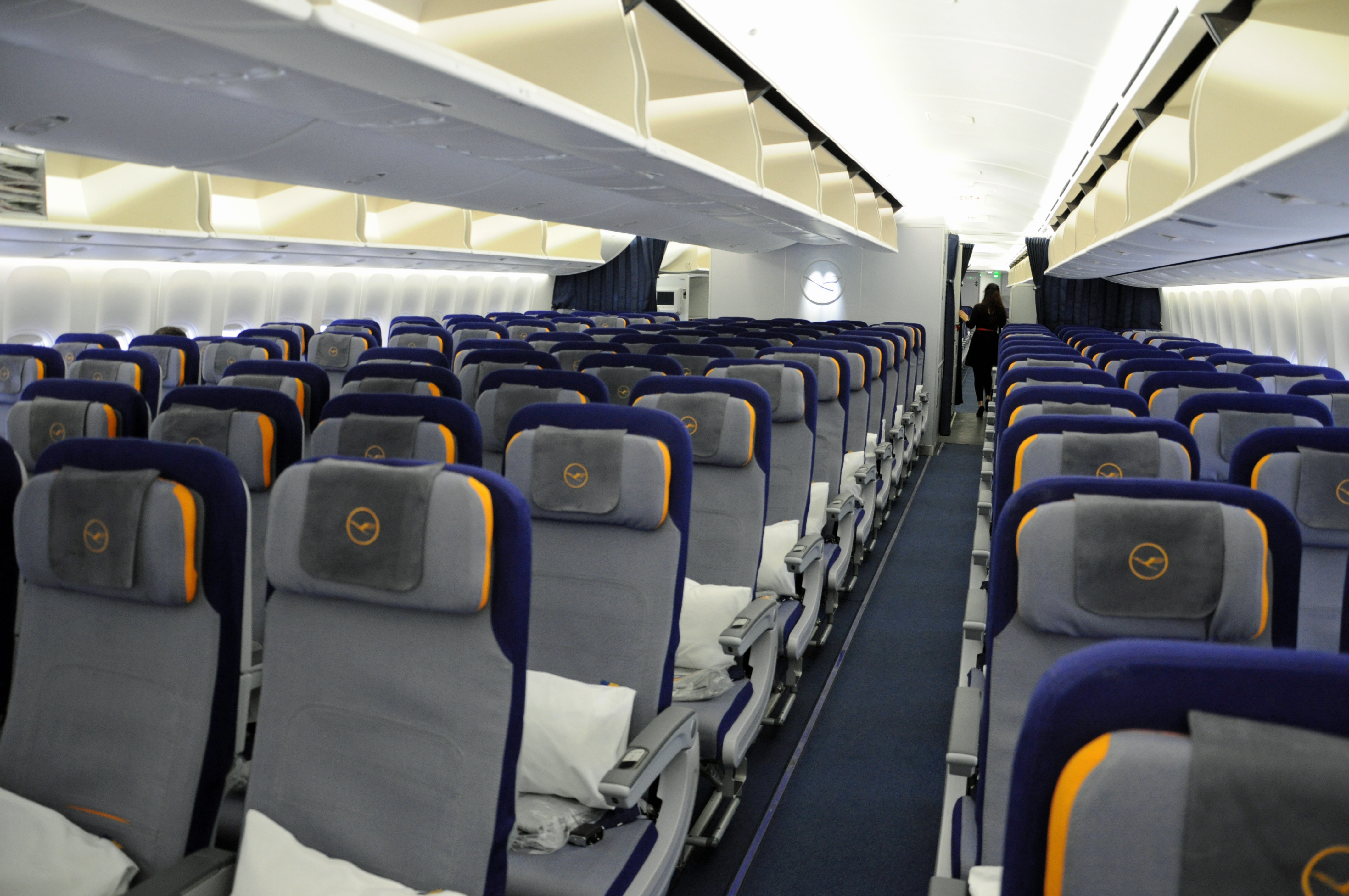 Boeing 747 Inside Seating / Taking An Interior Tour Of The Boeing 747 8 ...