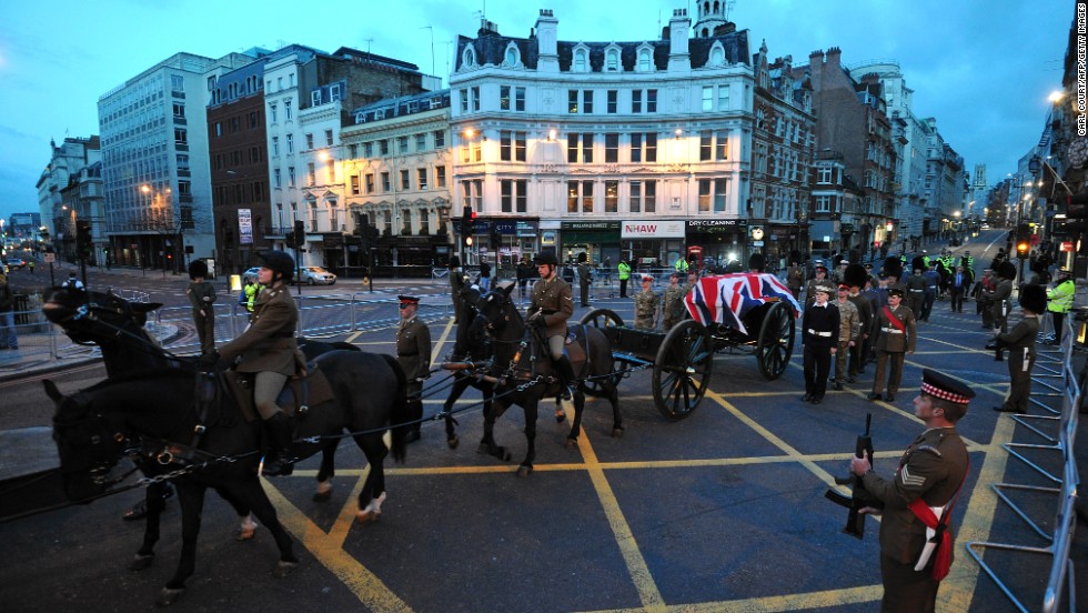 A Gun Carriage of the King&#39;s Troop Royal Horse Artillery carrying a coffin passes through Ludgate Circus.