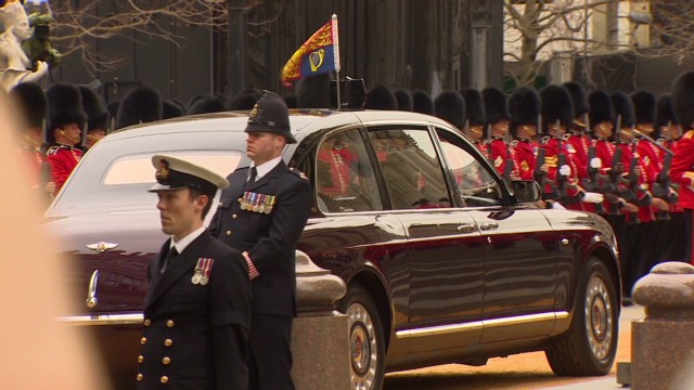 Queen attends Thatcher&#39;s funeral