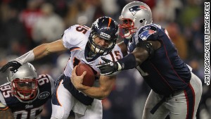 Tim Tebow rushes to help during in-flight medical emergency