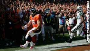 Tim Tebow rushes to help during in-flight medical emergency