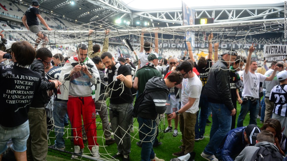 The Turin side&#39;s fans invaded the pitch at the Alps stadium after the match to get mementos of Juventus&#39; success. 