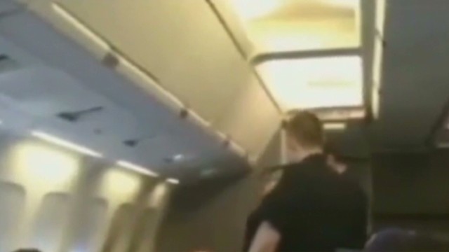 Womans Singing Forces Emergency Landing Cnn Video