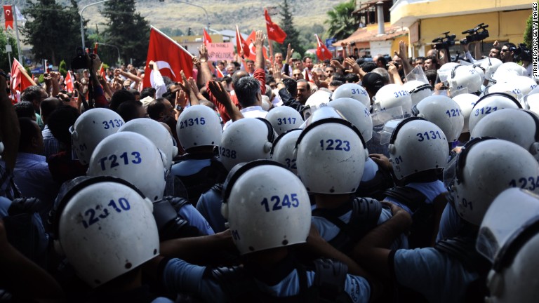 Turkish Protesters Clash With Police In Bomb Hit Border Town Cnn