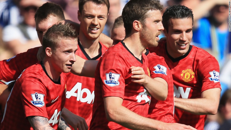 Manchester United&#39;s triumphant players celebrate Alexander Buttner&#39;s goal to put them 3-0 ahead at the Hawthorns.
