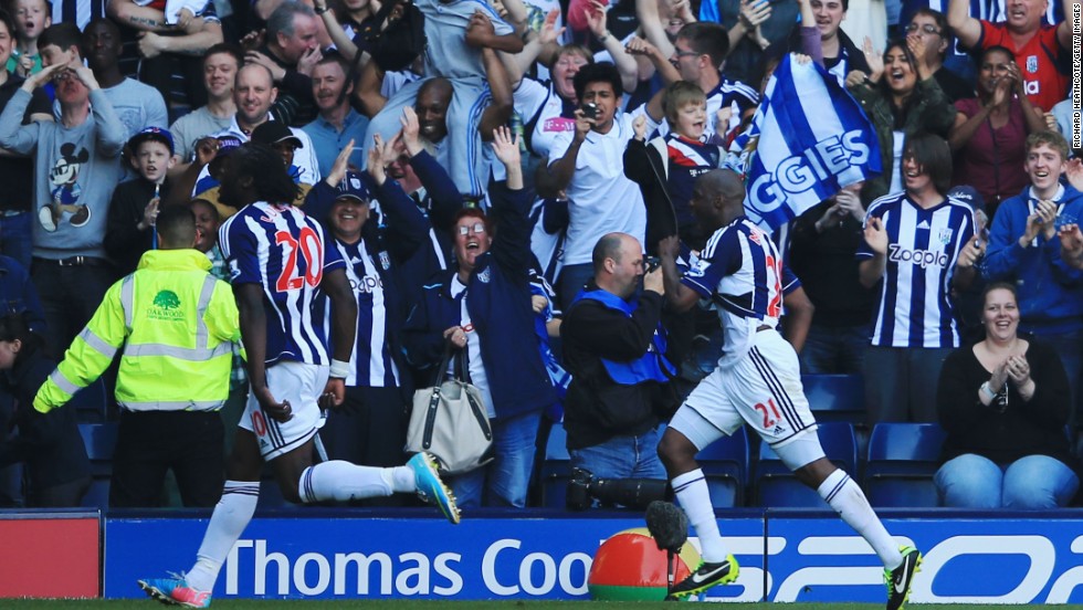 Romelu Lukaku spoiled Alex Ferguson&#39;s farewell with a hat-trick as WBA hit back to draw 5-5 with Manchester United. 