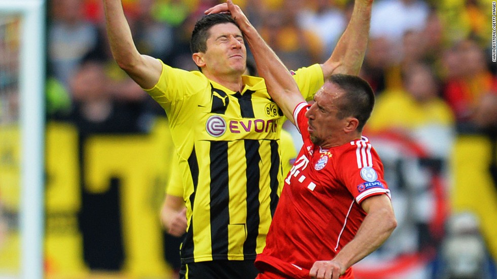 Robert Lewandowski, left, of Borussia Dortmund collides with Franck Ribery of Bayern Munich.