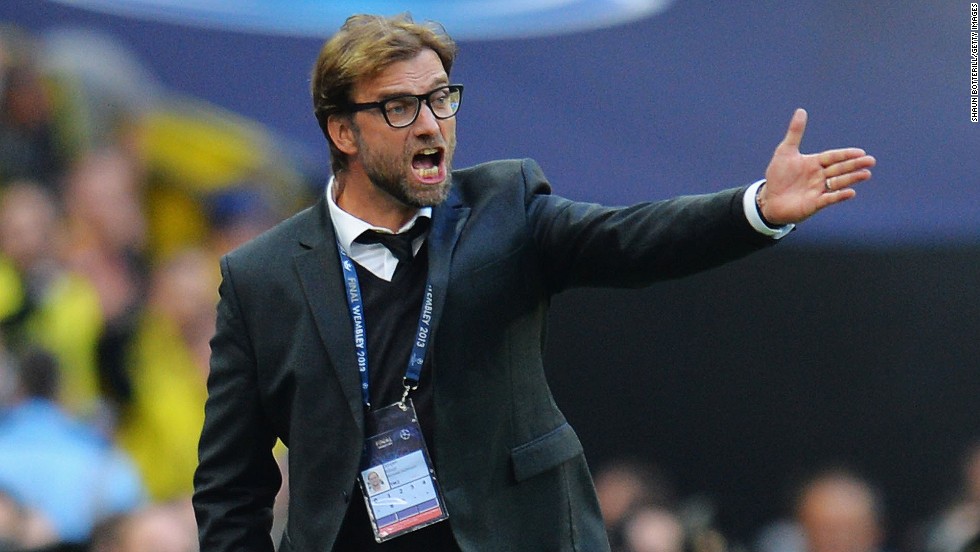 Head Coach Jurgen Klopp of Borussia Dortmund shouts from the sidelines during the match.