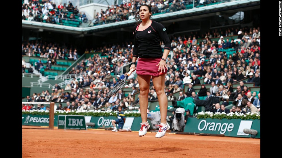 France&#39;s Marion Bartoli warms up during her match against Belarus&#39; Olga Govortsova on May 28.