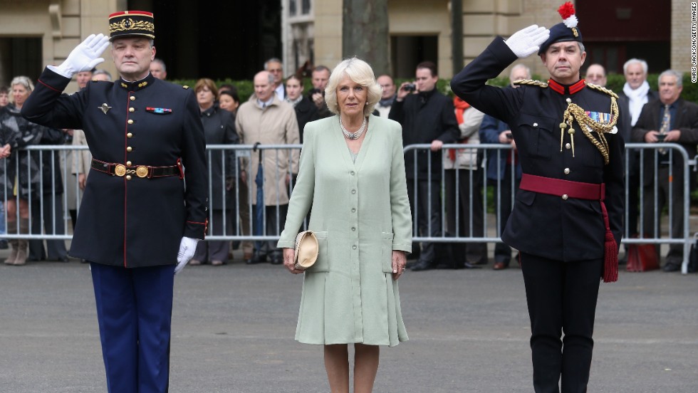 Camilla poses with members of la Garde républicaine.