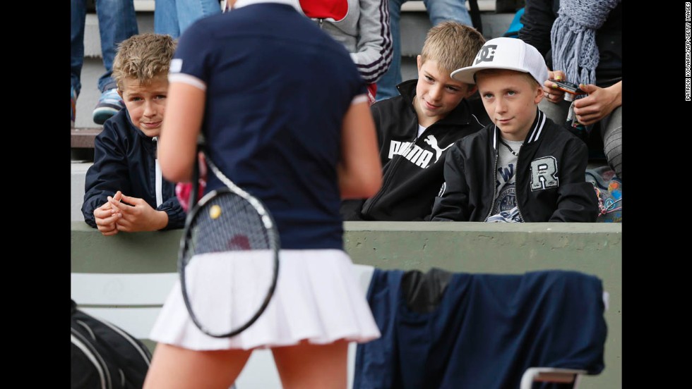 Young fans watch Elina Svitolina of Ukraine during her match against Varvara Lepchenko of the United States on May 29.