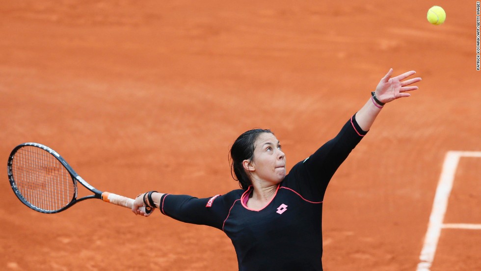 Bartoli also developed a distinctive serving style. She reached the semifinals on the red clay of Roland Garros at the 2011 French Open.