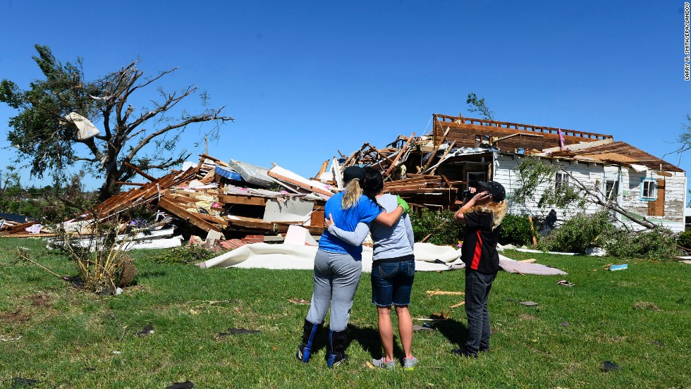 Kim Vanaken, left, consoles her sister Angela Coble, center, along with Amber Kelley while looking at what is left of Coble&#39;s house in El Reno on Saturday, June 1. 