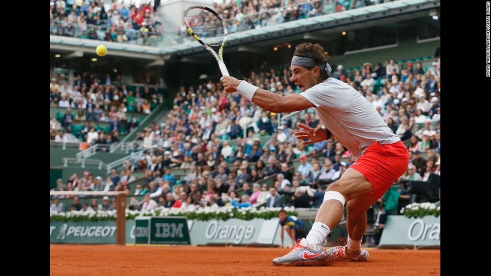 Spain&#39;s Rafael Nadal returns to Italy&#39;s Fabio Fognini on June 1. Nadal took the match 7-6(5), 6-4, 6-4.