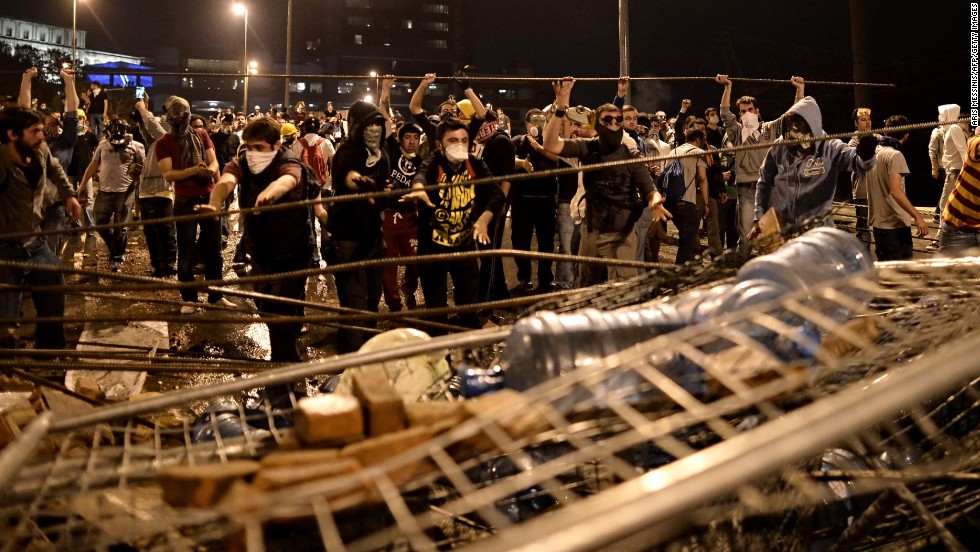 Demonstrators set up road blocks between Taksim and Besiktas. Barricades remain up around the square, and Erdogan&#39;s opponents appear determined to continue the demonstrations despite the prime minister&#39;s comment on June 3 that he expects the situation to return to normal &quot;within a few days.&quot;