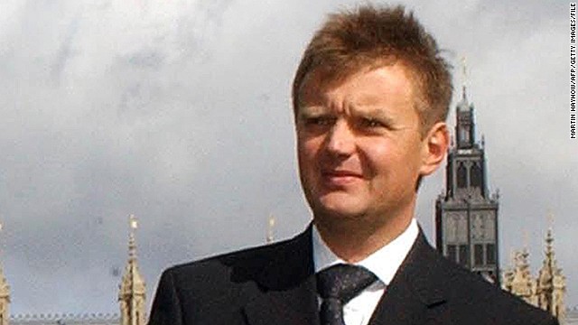 A photo taken in September 2004 shows former KGB agent Alexander Litvinenko after a press conference in London. 