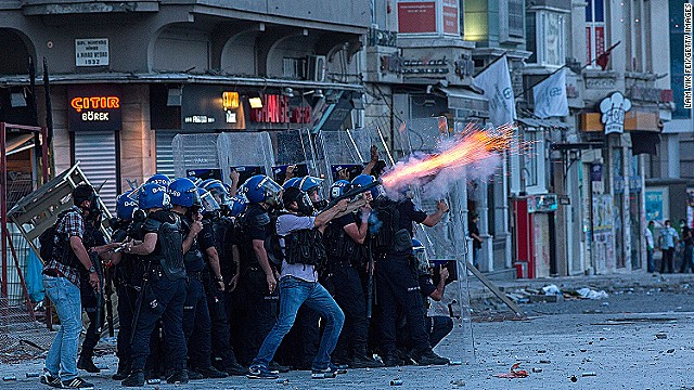 Turkish police send tear gas into crowd