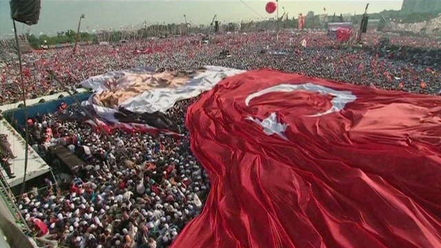 Erdogan supporters turn out for rally