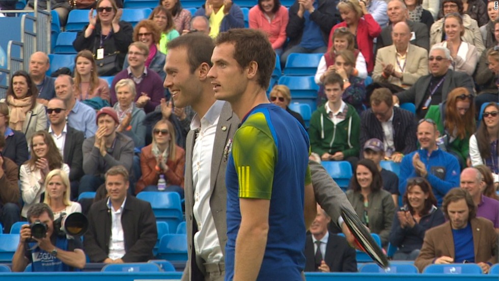 Hutchins and Murray both appeared at the Rally Against Cancer, where the Scot donated his $115,000 tournament winner&#39;s prize to charity.