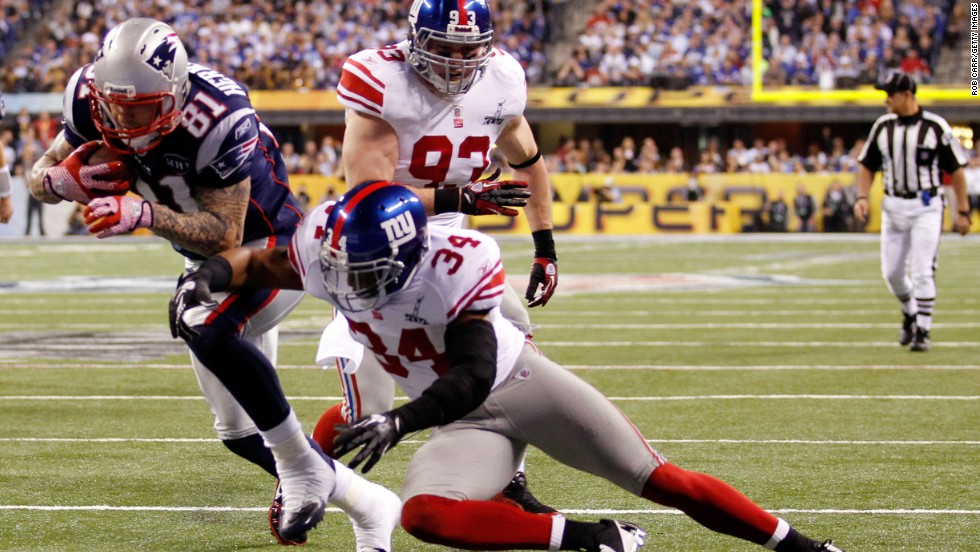 Hernandez scores a 12-yard touchdown in the third quarter of Super Bowl XLVI.