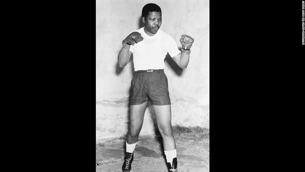 Mandela poses in boxing gloves in 1952.