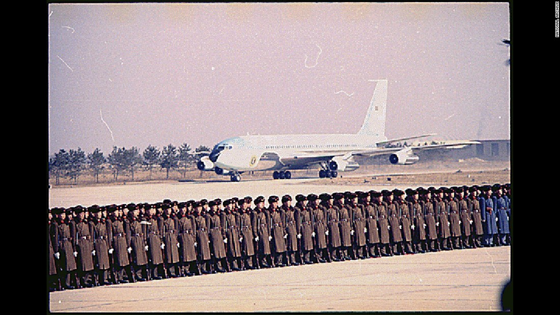 In 1972, SAM 26000 ferried President Richard Nixon to Beijing on a groundbreaking mission to open U.S. relations with the People&#39;s Republic of China. The aircraft was welcomed by a 350-man Chinese military honor guard.