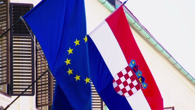 Mixed views on Croatia&#39;s entry into EU