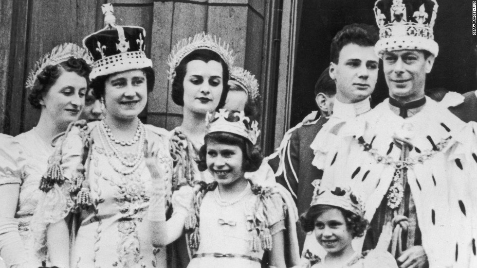 Download Queen Elizabeth 11 Mother And Father Gif