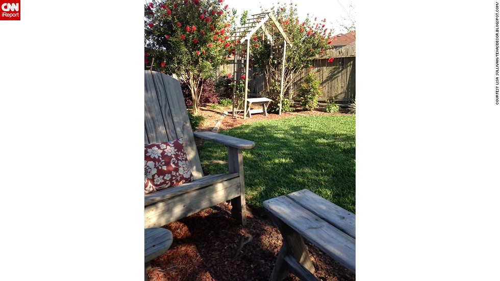 &lt;a href=&quot;http://ireport.cnn.com/docs/DOC-1004294&quot;&gt;Lisa Sullivan&lt;/a&gt; re-purposed her children&#39;s old wooden play set by building her own Adirondack chairs.
