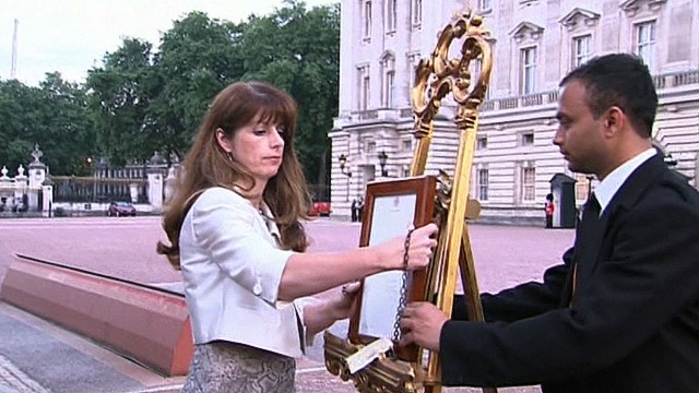 Royal notice placed on gilded easel