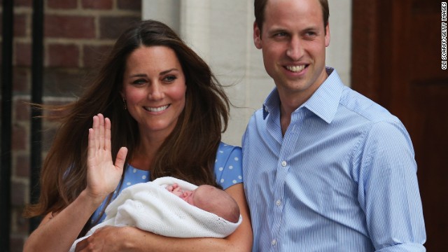 LONDON, ENGLAND - JULY 23:  Prince William, Duke of Cambridge and Catherine, Duchess of Cambridge, depart The Lindo Wing with their newborn son at St Mary's Hospital on July 23, 2013 in London, England. The Duchess of Cambridge yesterday gave birth to a boy at 16.24 BST and weighing 8lb 6oz, with Prince William at her side. The baby, as yet unnamed, is third in line to the throne and becomes the Prince of Cambridge.  (Photo by Oli Scarff/Getty Images) 
