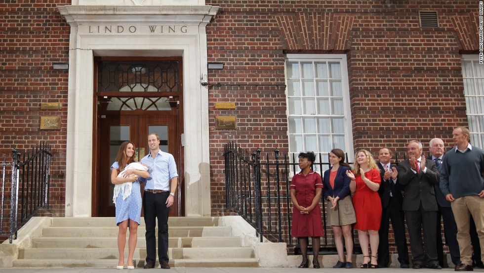The new parents stand in front of the Lindo Wing of the hospital on July 23, 2013.